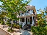 A well cared for Forest Hills 3 family